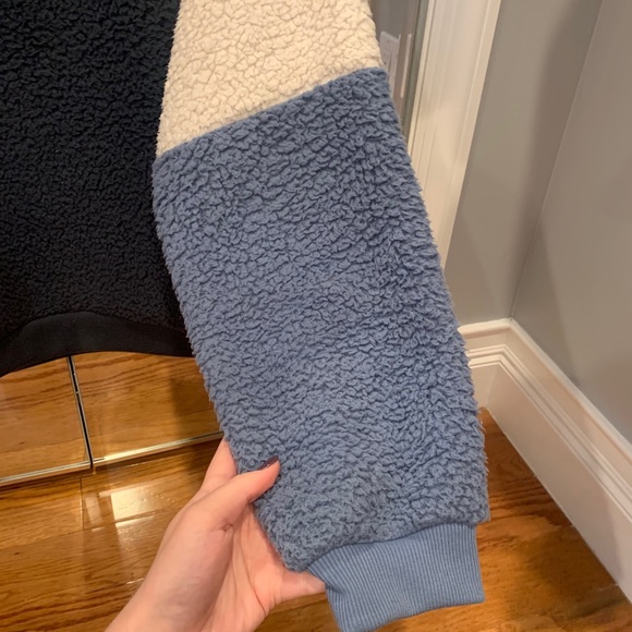 American Eagle Sherpa Sweatshirt - Picture 7 of 7